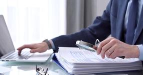 Coraz więcej kontroli ZUS. Inspektorzy wykryli nieprawidłowości u 93% firm. Kogo najczęściej sprawdzają?