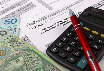 Polski ład: Niektórzy przedsiębiorcy muszą złożyć fiskusowi dwa zeznania za 2022 r.