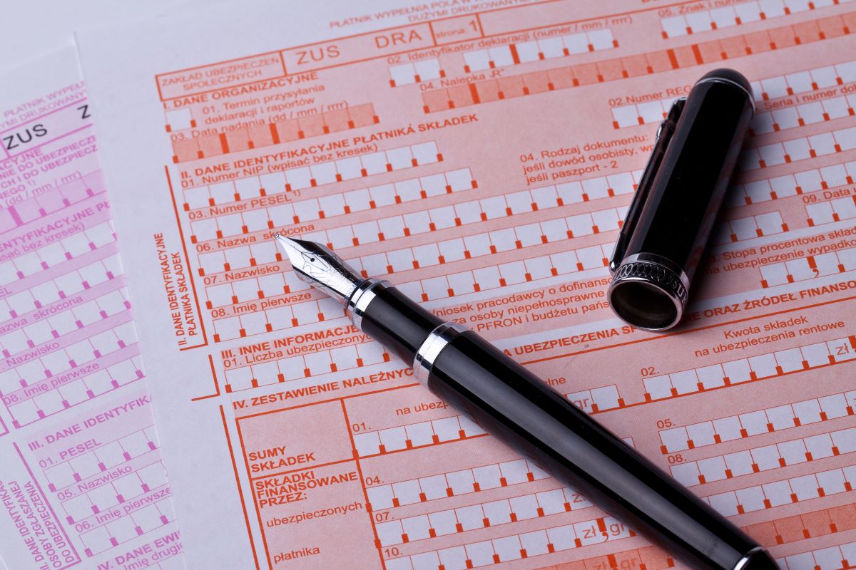 Ministerstwo wprowadza nowe druki ZUS DRA i RCA oraz 4 nowe kody ubezpieczeń. Jest projekt zmian ...