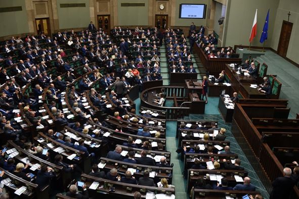 Zakaz handlu w niedzielę oraz zmiany VAT i ZUS 2018. Co dzieje się w Sejmie i Senacie? Zakaz handlu w niedzielę oraz zmiany VAT i ZUS 2018. Co dzieje się w Sejmie i Senacie?