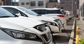 Nabór do programu NaszEauto już na nowych zasadach. Kto może otrzymać nawet 600 tys. zł dopłaty?