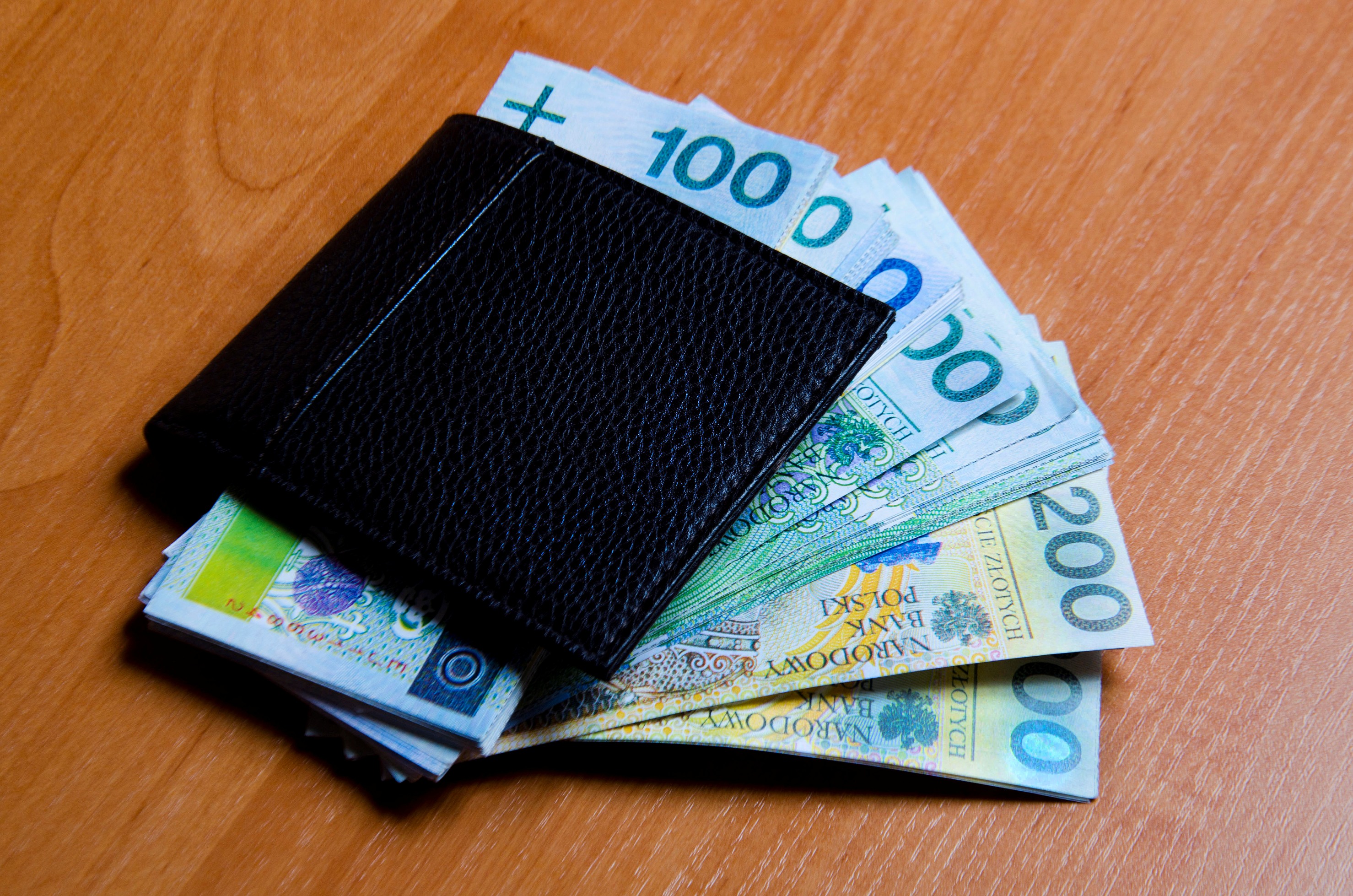 Rozliczanie grudniowych wynagrodzeń w kosztach firmowych