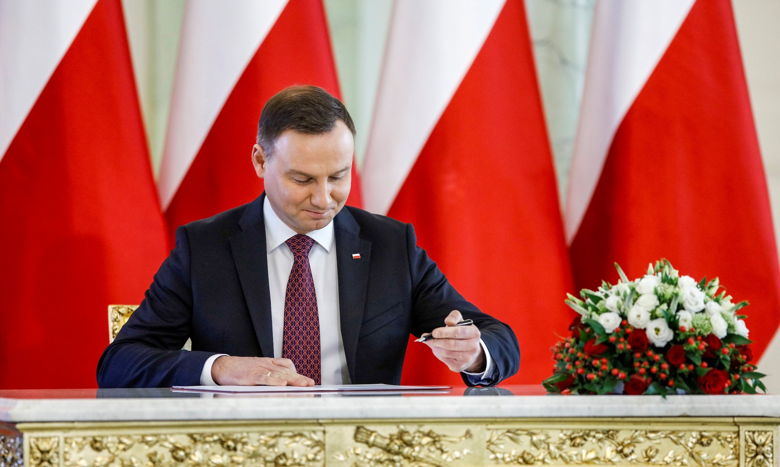 Prezydent podpisał ustawę covidową. Zmiany w wynagradzaniu oraz zasadach delegowania do pracy 