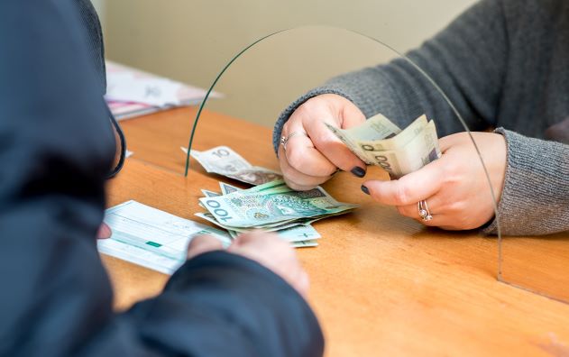 Uwzględnianie świadczeń uznaniowych w wynagrodzeniu urlopowym