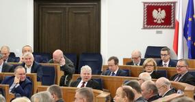 Poprawki Senatu w sprawie zwolnienia z ZUS i zasiłków na dzieci