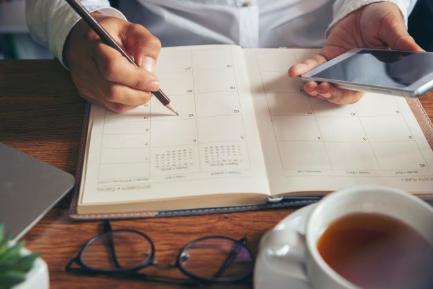 Mały ZUS plus w 2023 r. - wyjaśnienia z przykładami