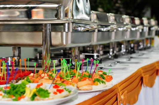 Zakup usług gastronomicznych i noclegowych a VAT