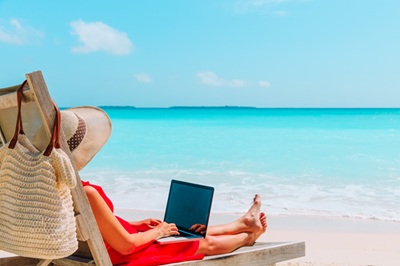 Wycieczka zagranicę dla pracownika w podatkowych kosztach firmy? Fiskus jest na tak