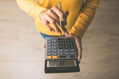MF rozbudowuje kalkulator wynagrodzeń. Sprawdź płacę dla umowy o pracę oraz zlecenia