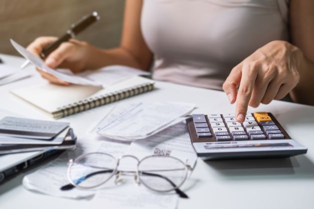 Przejście z księgi podatkowej na księgi rachunkowe w 2022 r.