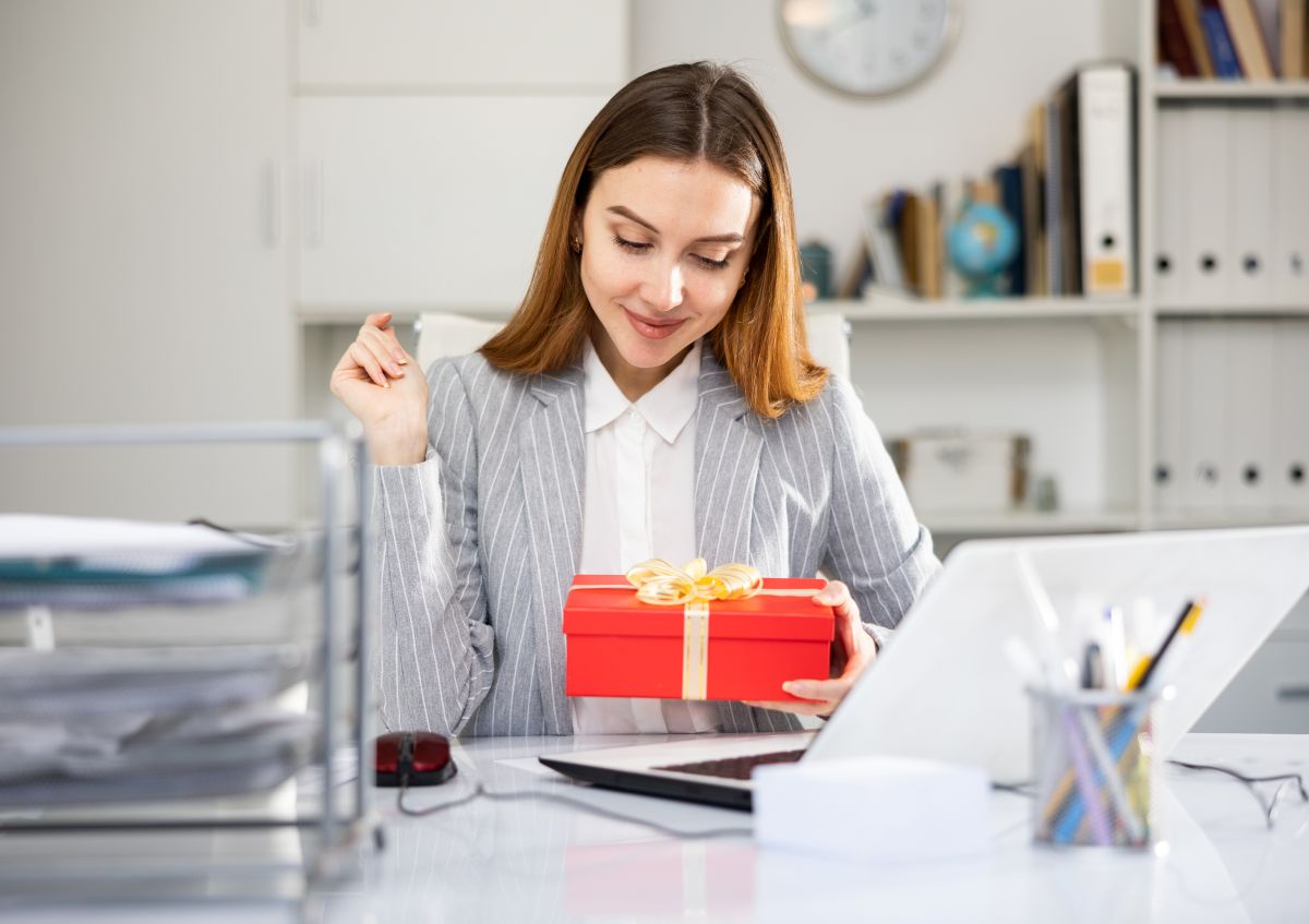 Kiedy jubileuszówka w firmie bez składek ZUS?