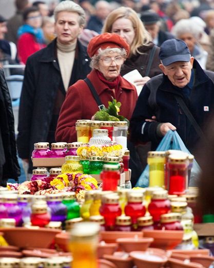 Sprzedaż kwiatów we Wszystkich Świętych a PIT