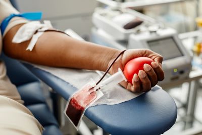 Oddanie krwi w zamian za urlop. Ile wolnego zyska pracownik oddający krew?