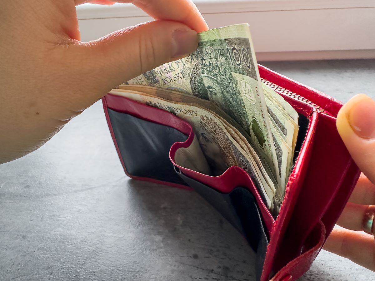 Płaca minimalna 2025. Jakie wynagrodzenie dla pracowników w sierpniu?