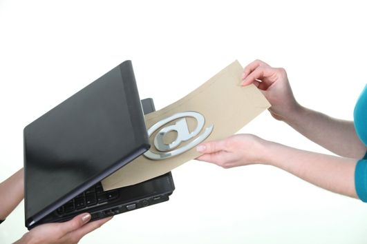 Adres e-mail klienta - dana osobowa czy informacja niepodlegająca ochronie?