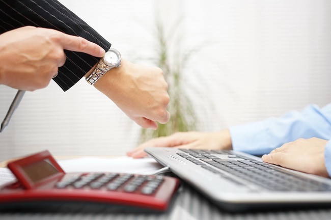 Spóźnienia do pracy mogą być uznane za łamanie obowiązków pracowniczych (wyrok)