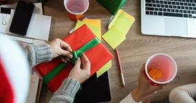 Prezenty świąteczne dla pracowników a podatek – co warto wiedzieć w 2025?