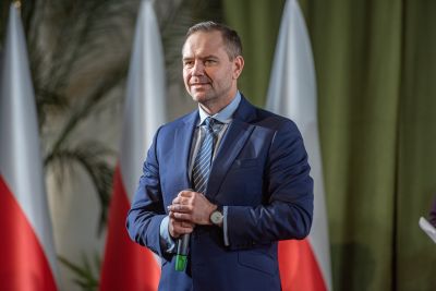 Prezydent Nawrocki nie zwleka. Szykuje dużą zmianę w podatkach. Część rodzin może sporo zyskać ...